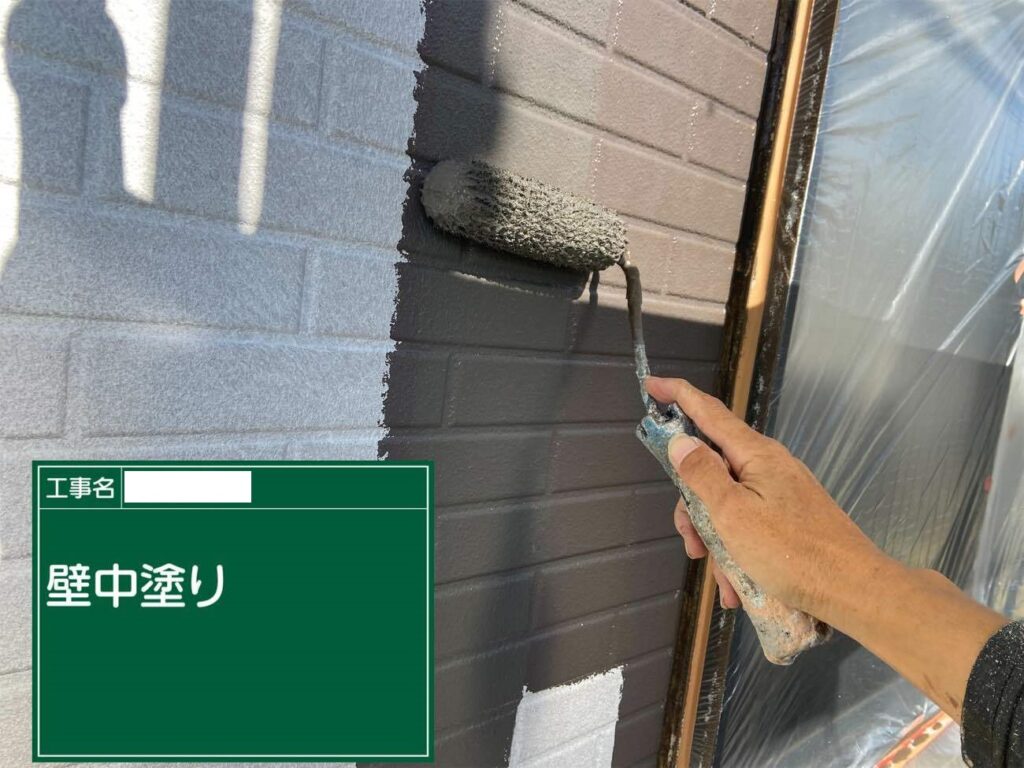 津島市　外壁塗装　リファイン　中塗り