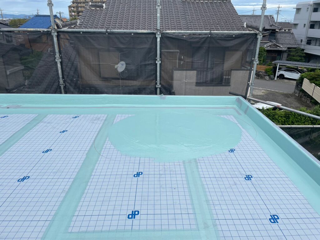 通気緩衝工法は、下地に水分を多く含んでしまっている場合に有効です アートペインズ