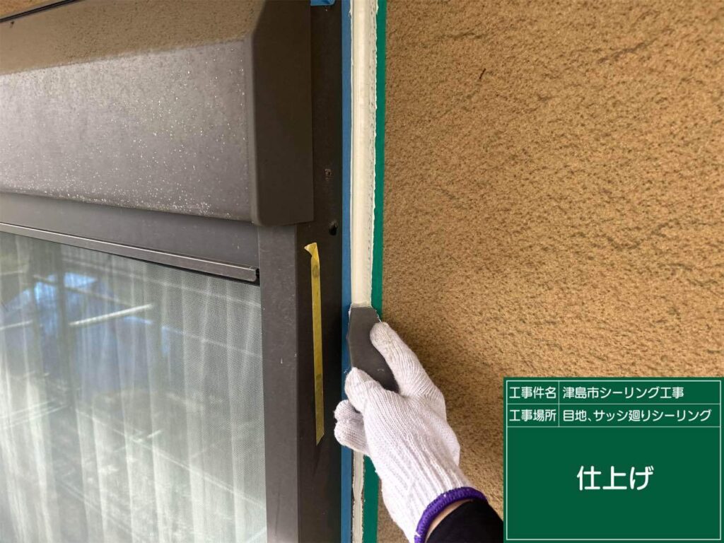 津島市神守町でオートンイクシードでシーリング工事を施工中　アートペインズ