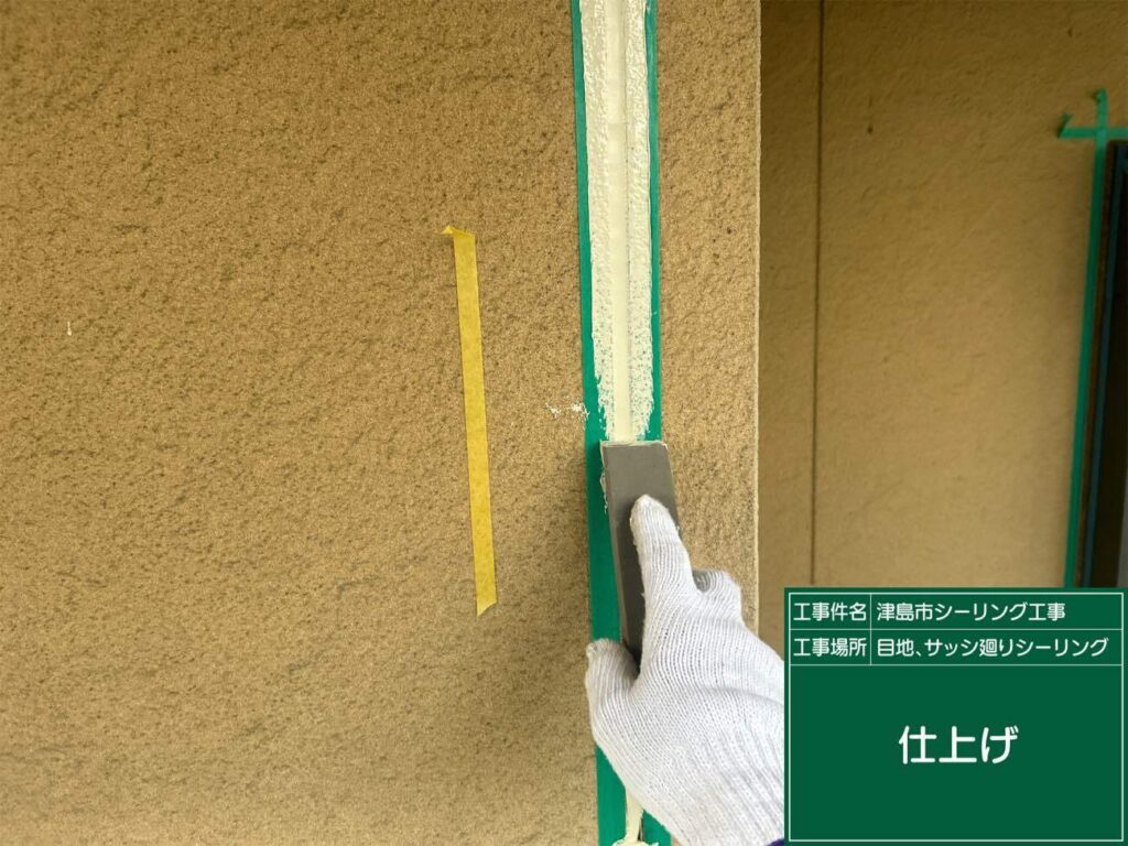 津島市神守町でオートンイクシードでシーリング工事を施工中　アートペインズ
