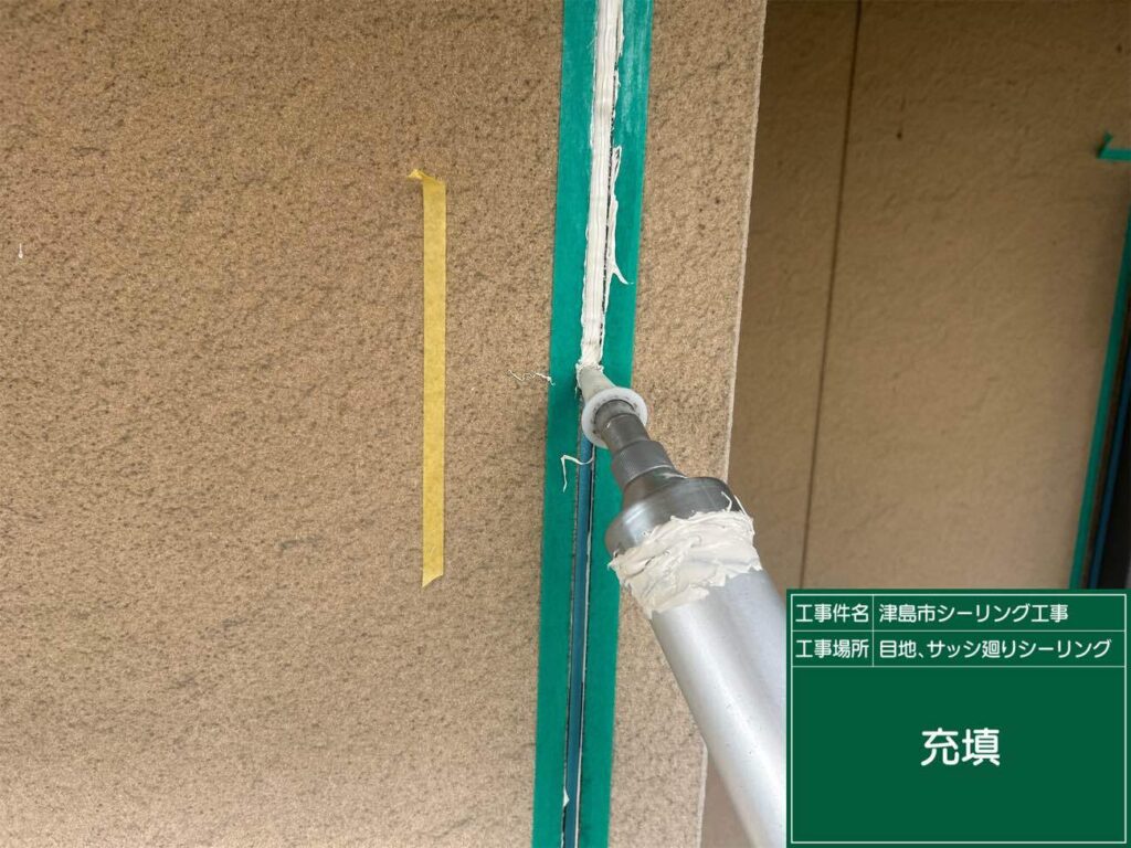 津島市神守町でオートンイクシードでシーリング工事を施工中　アートペインズ