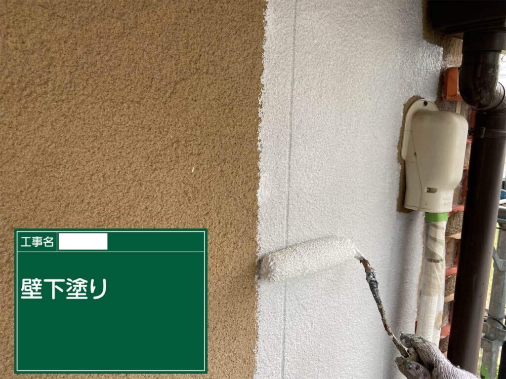 津島市神守町でプレマテックスのウルトラMUKIで外壁塗装を施工中　アートペインズ
