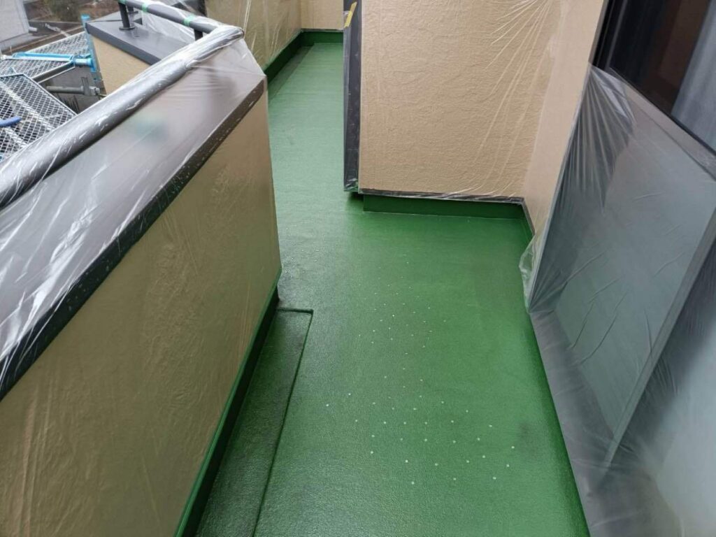 プライマー　津島市神守町でFRP防水（1プライ）を施工中　アートペインズ