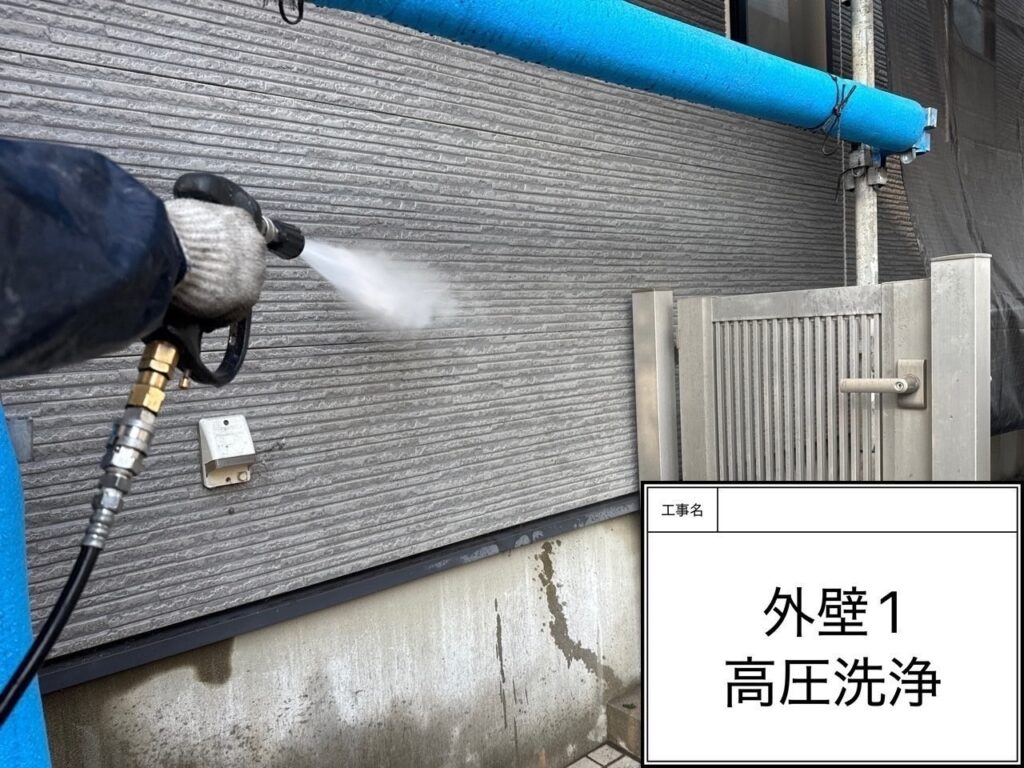 高圧洗浄　愛西市鰯江町にてプレマテックスのウルトラSiで外壁・屋根塗装を施工中　アートペインズ