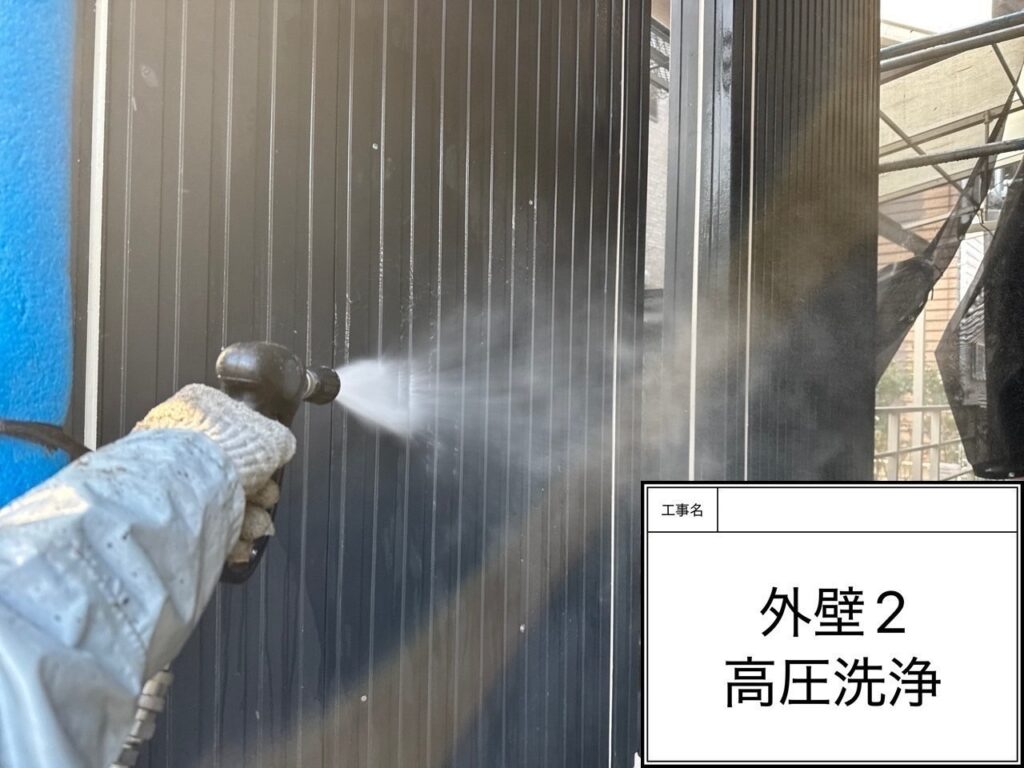 高圧洗浄　愛西市鰯江町にてプレマテックスのウルトラSiで外壁・屋根塗装を施工中　アートペインズ