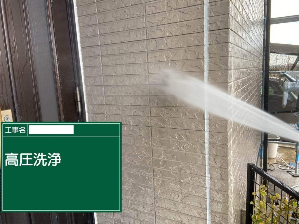洗浄　津島市愛宕町にてプレマテックスのウルトラSiで外壁・屋根塗装工事を施工中　アートペインズ