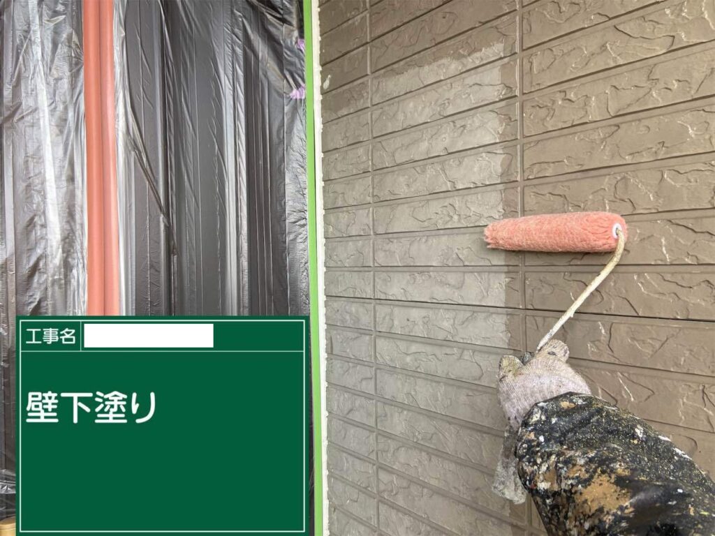 下塗り　津島市愛宕町にてプレマテックスのウルトラSiで外壁塗装工事を施工中　アートペインズ