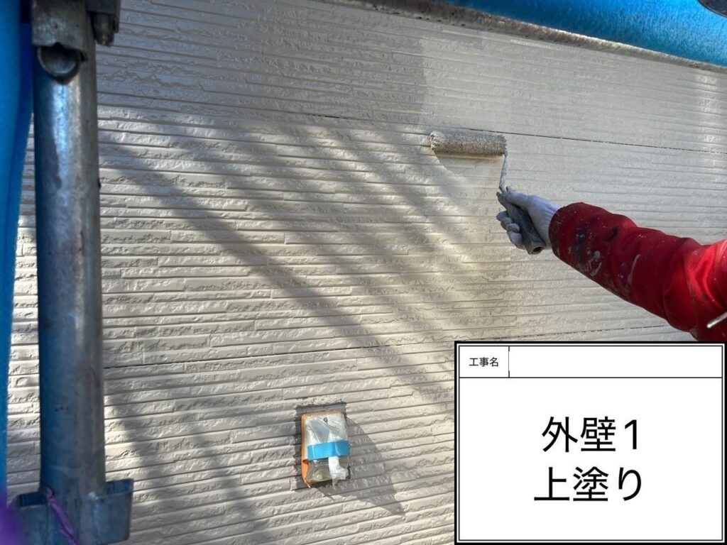 上塗り　愛西市鰯江町にてプレマテックスのウルトラSiで外壁塗装を施工中　アートペインズ