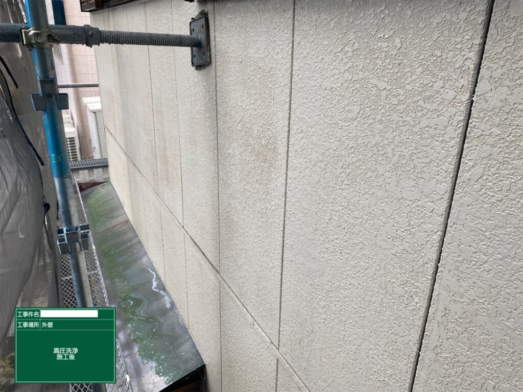 あま市新居屋でプレマテックスのウルトラSiで外壁塗装を施工中　アートペインズ