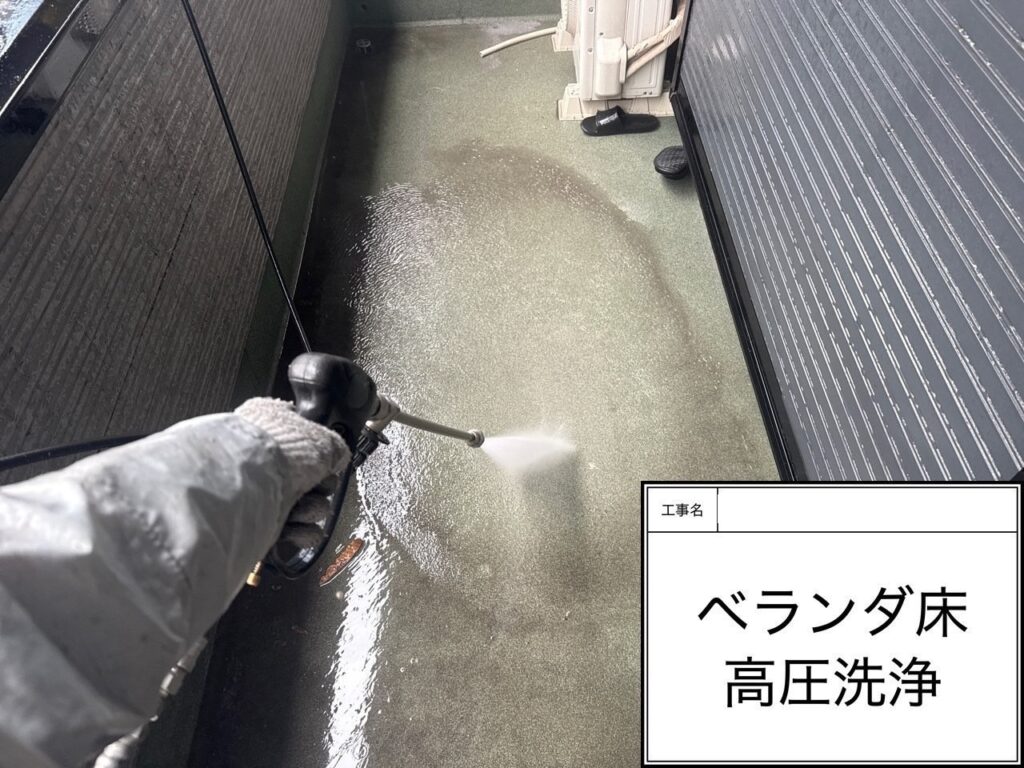 高圧洗浄　愛西市鰯江町にてプレマテックスのウルトラSiで外壁・屋根塗装を施工中　アートペインズ