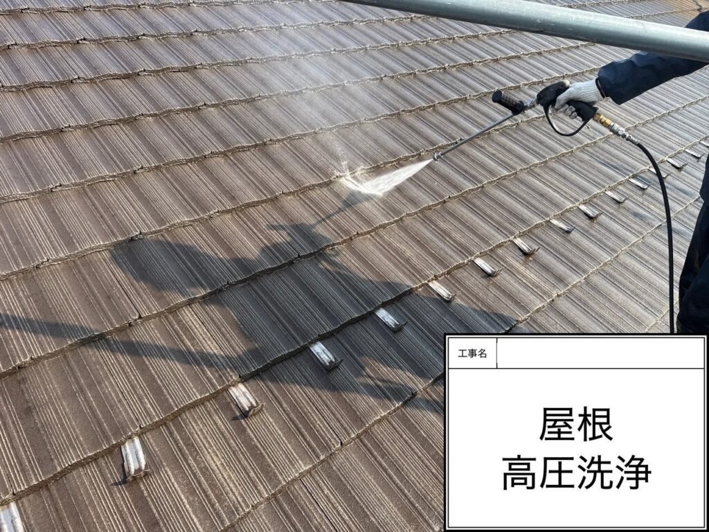 高圧洗浄　愛西市鰯江町にてプレマテックスのウルトラSiで外壁・屋根塗装を施工中　アートペインズ