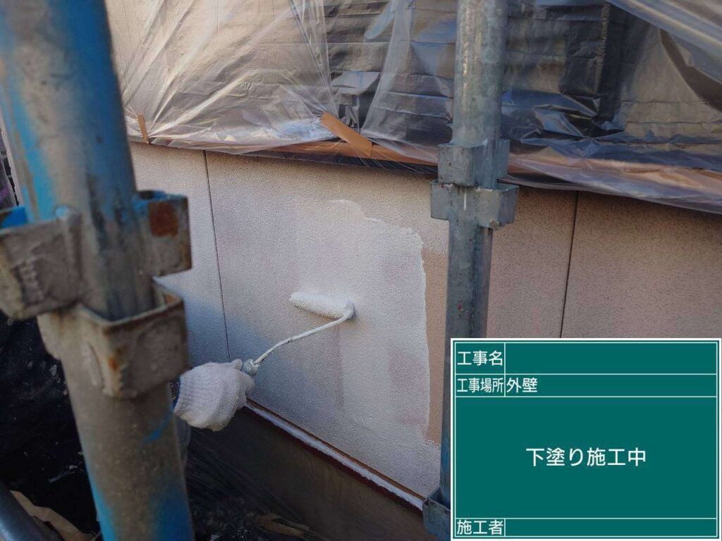 下塗り　津島市愛宕町にてプレマテックスのMUGAzeroで外壁塗装を施工中　アートペインズ