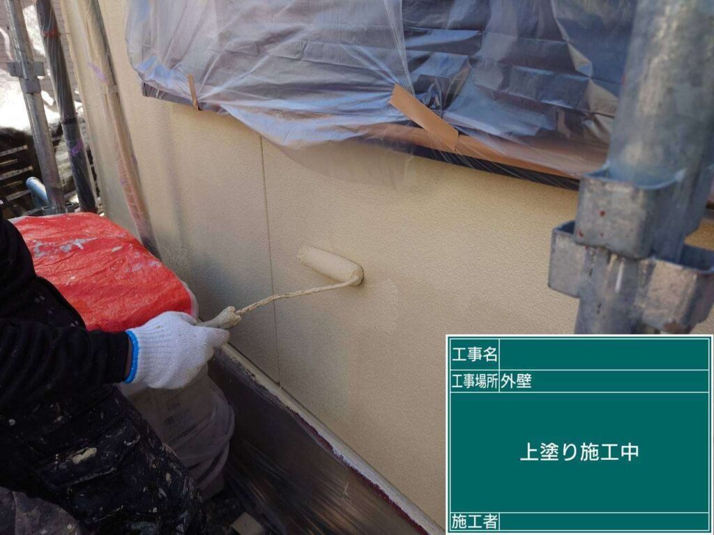 上塗り　津島市愛宕町にてプレマテックスのMUGAzeroで外壁塗装を施工中　アートペインズ