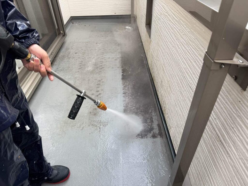 高圧洗浄　愛西市大井町にてプレマテックスのウルトラSiで外壁塗装を施工中　アートペインズ