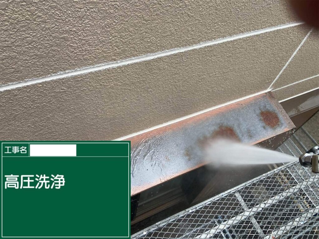 洗浄　愛西市西保町にてプレマテックスのウルトラSiで外壁塗装を施工中　アートペインズ
