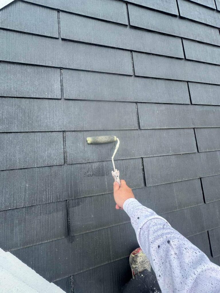 下塗り　津島市立込町にてプレマテックスのMUGAzeroで屋根塗装を施工中　アートペインズ