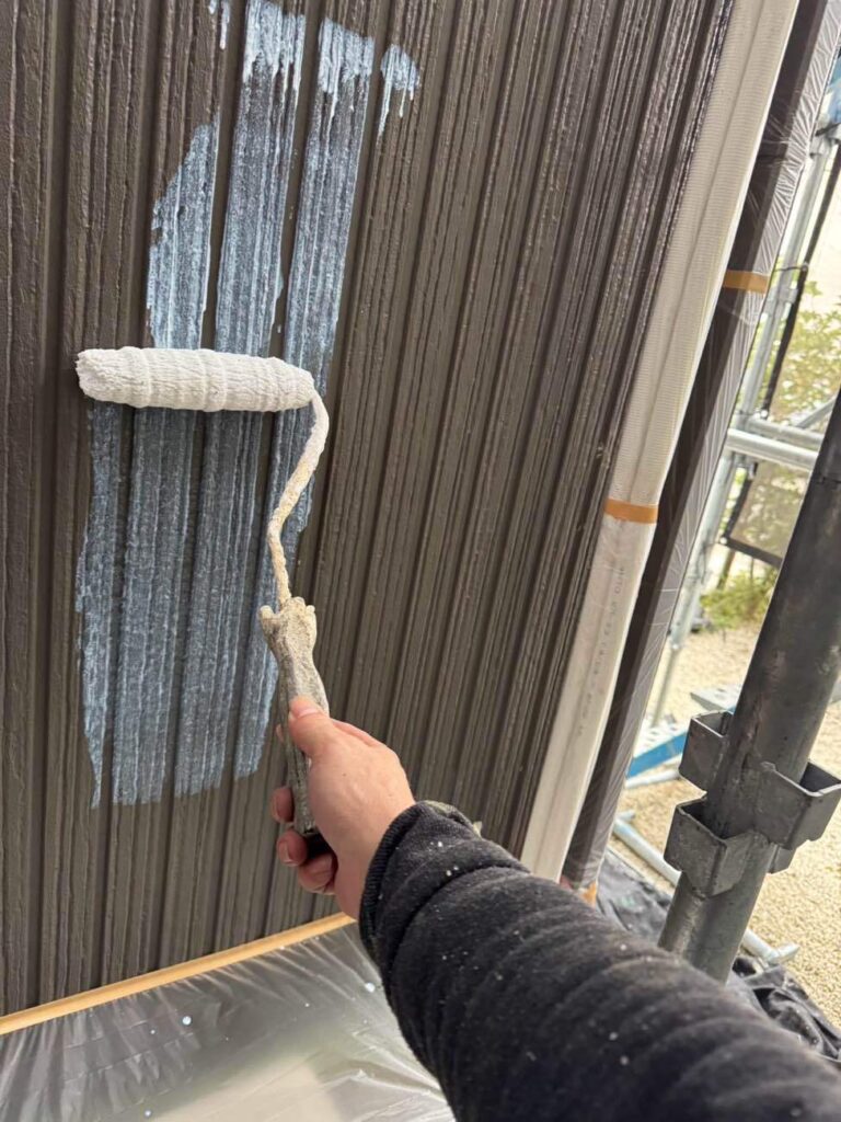 下塗り　津島市立込町にてプレマテックスのMUGAzeroで外壁塗装を施工中　アートペインズ