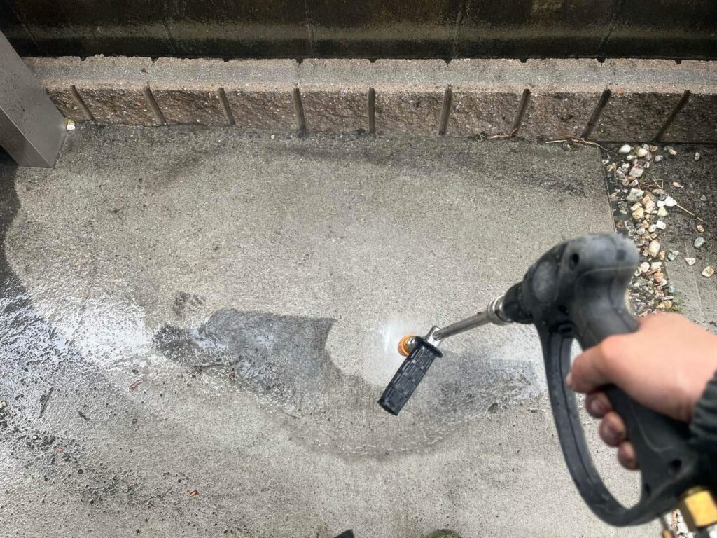 高圧洗浄　津島市立込町にてプレマテックスのMUGAzeroで外壁・屋根塗装を施工中　アートペインズ