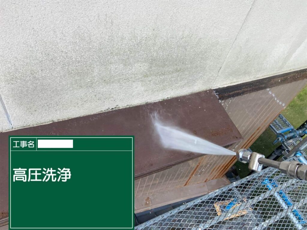 洗浄　愛西市西保町にてプレマテックスのウルトラSiで外壁塗装を施工中　アートペインズ