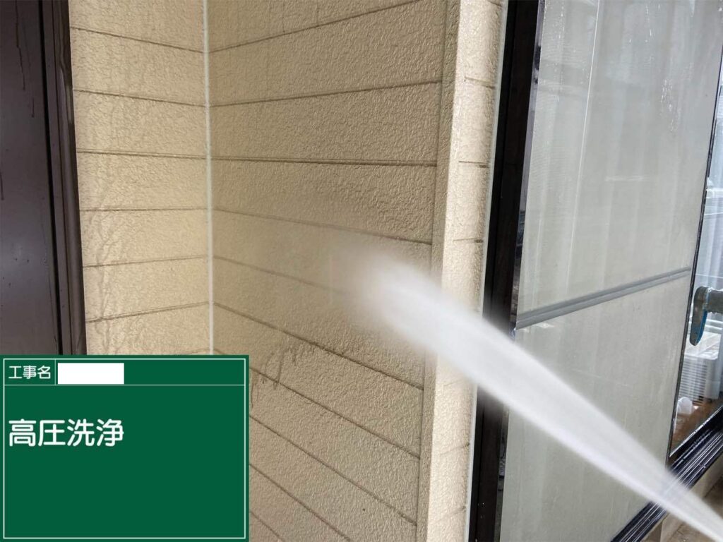 洗浄　津島市愛宕町にてプレマテックスのウルトラSiで外壁・屋根塗装を施工中　アートペインズ