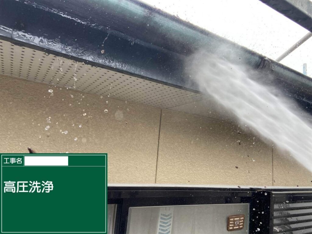 洗浄　津島市愛宕町にてプレマテックスのウルトラSiで外壁・屋根塗装を施工中　アートペインズ