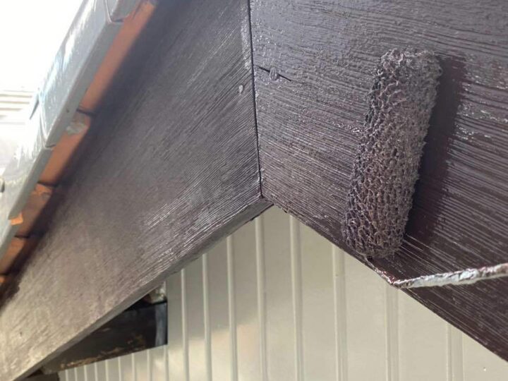 破風鼻隠し:上塗り